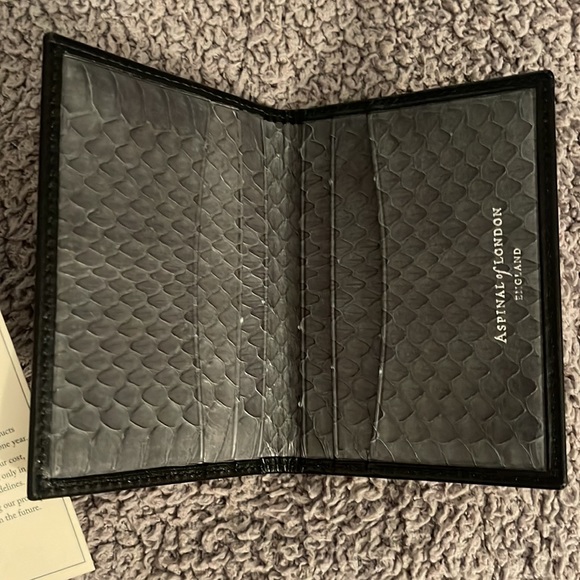 Aspinal of London black leather and grey snakeskin inside 6-pckt card case. - Picture 2 of 4